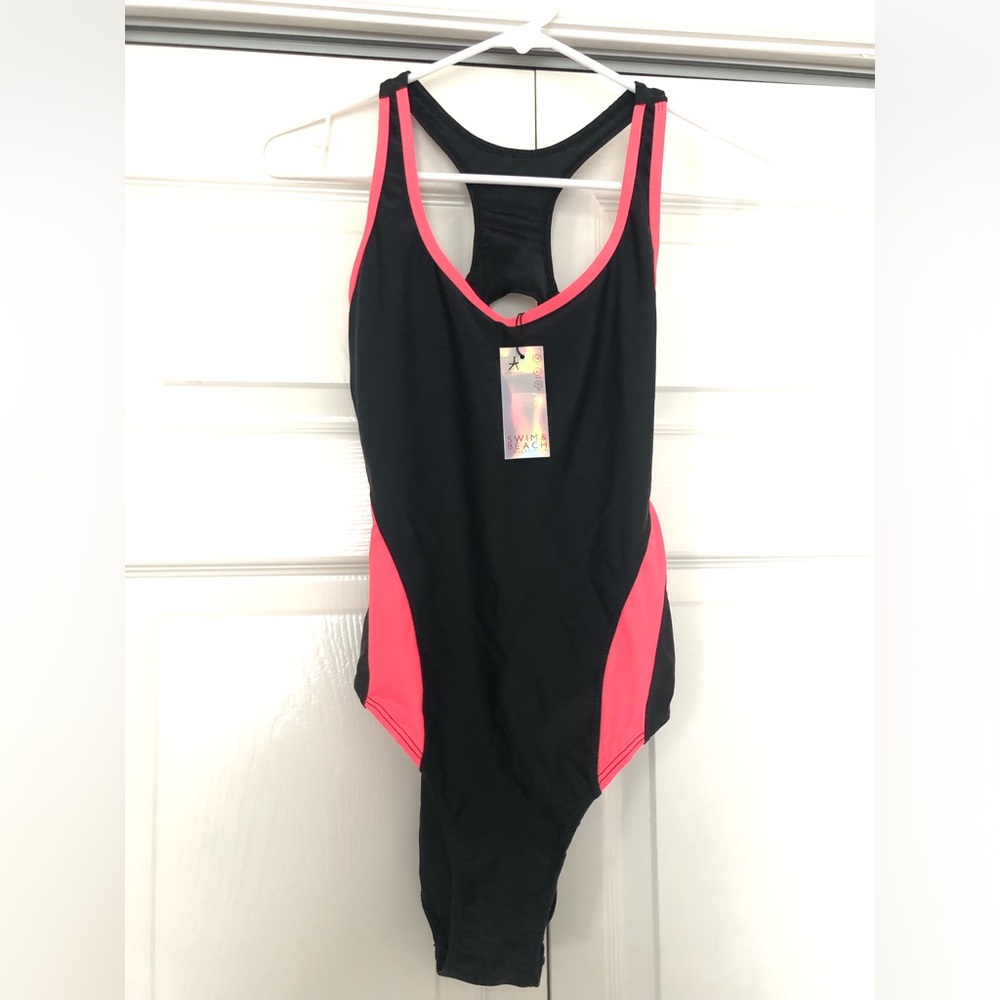 🩱 Brand New 1 piece Medium Size Racer Back Women Swimsuit